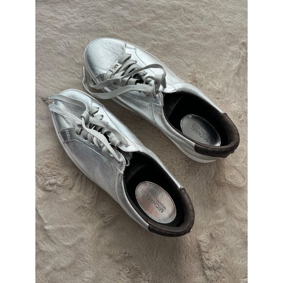Michael Kors Silver Womens Sneakers W/ Monogram Heel & Logo Accents Size 8.5 - Picture 1 of 11